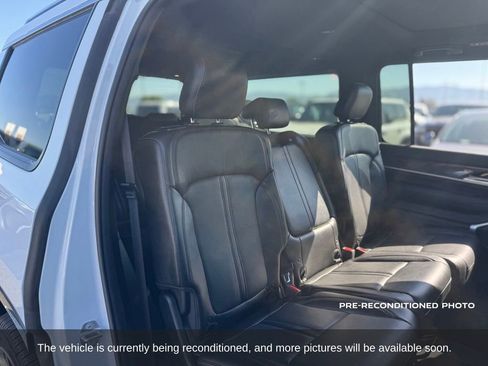 Used 2022 Jeep Wagoneer Series II w/ Premium Group I AWD/4WD image 12