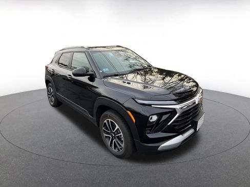 Used 2025 Toyota Corolla LE image 2