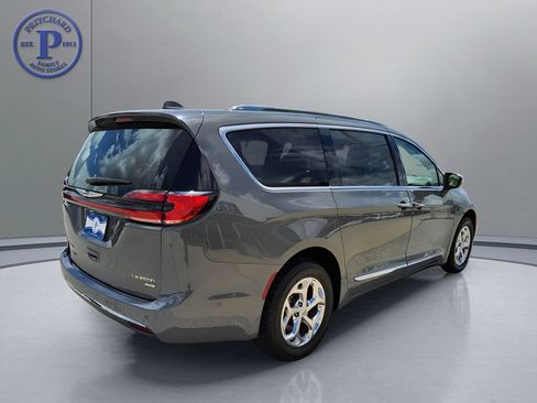 Used 2021 Chrysler Pacifica Limited w/ Premium & Safety Sphere Group AWD/4WD image 7