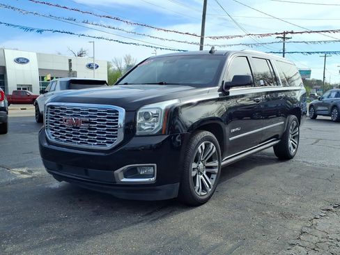 Used 2018 GMC Yukon XL Denali w/ Denali Ultimate Package AWD/4WD image 25