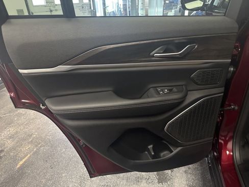 New 2026 Jeep Grand Cherokee Limited w/ Luxury Tech Group II image 29