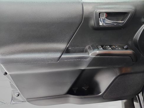 Certified 2022 Toyota Tacoma TRD Off-Road image 12