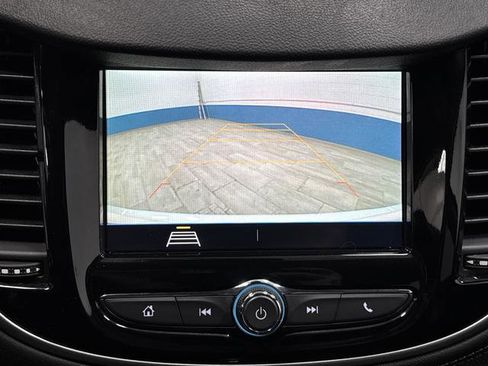 Used 2019 Chevrolet Trax LT w/ LT Convenience Package image 8