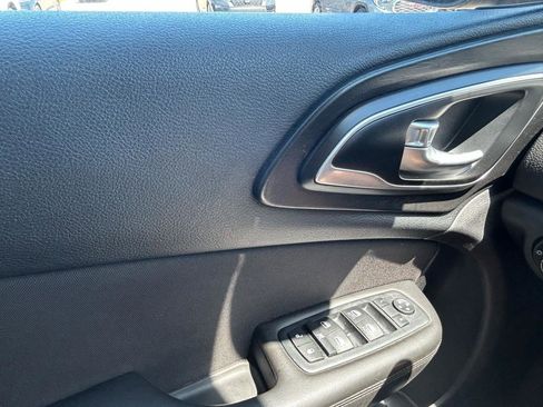 Used 2015 Chrysler 200 Limited FWD image 27