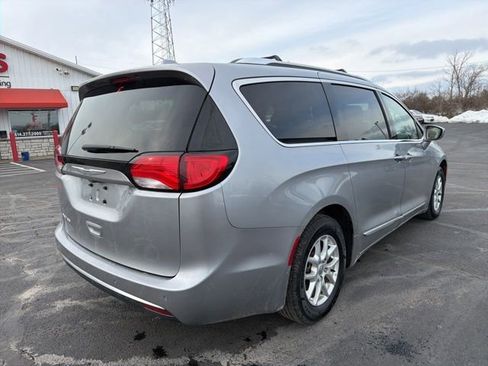 Used 2020 Chrysler Pacifica Touring-L image 7