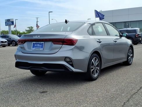 Used 2024 Kia Forte LXS w/ LXS Technology Package FWD image 6