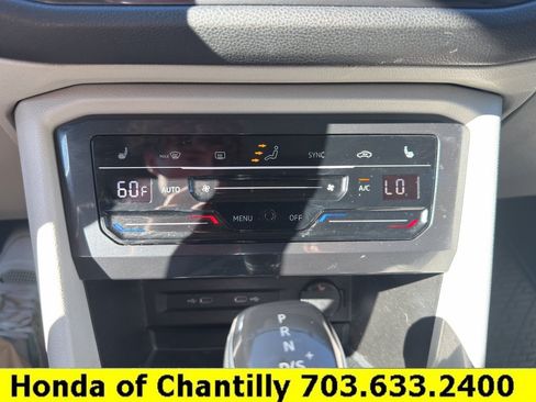 Used 2022 Volkswagen Tiguan SE AWD/4WD image 17