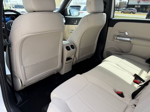 Used 2025 Mercedes-Benz GLB 250 4MATIC image 33