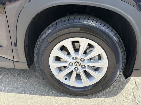 Used 2025 Toyota Grand Highlander AWD image 12