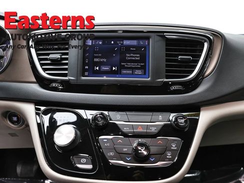 Used 2022 Chrysler Voyager LX FWD image 12