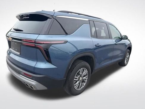 Used 2025 Chevrolet Traverse LT FWD image 5