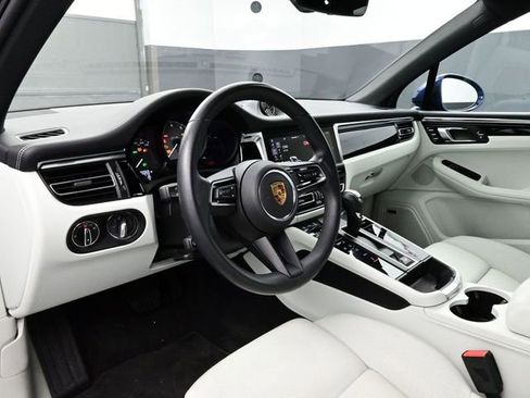 Certified 2024 Porsche Macan S image 4