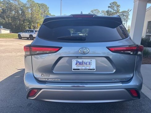 Used 2022 Toyota Highlander Platinum image 7