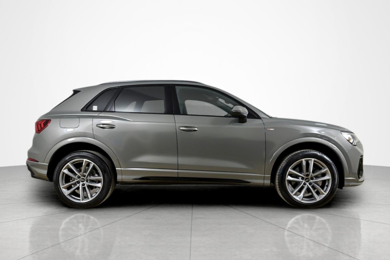 Used 2024 Audi Q3 2.0T Premium w/ Convenience Package AWD/4WD image 6
