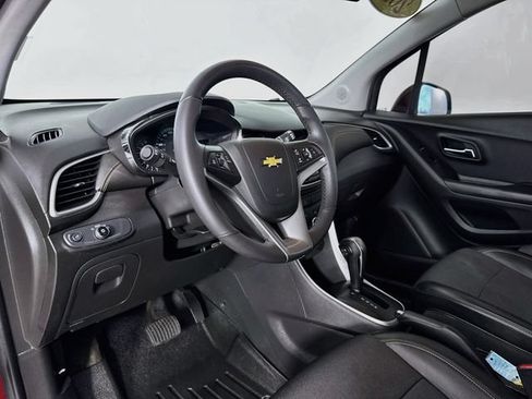 Used 2022 Chevrolet Trax LT w/ LT Convenience Package AWD/4WD image 9