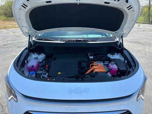 New 2025 Kia Niro EX image 30