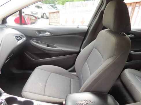 Used 2018 Chevrolet Cruze LS FWD image 19