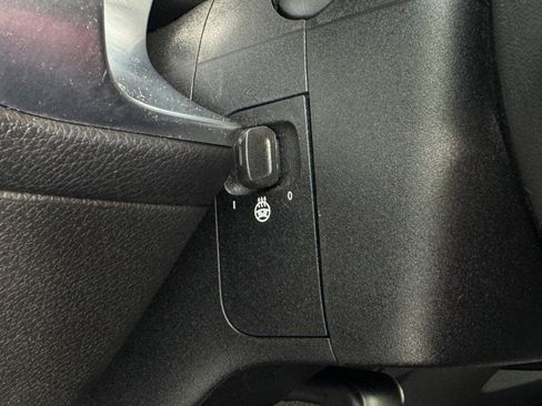 Used 2020 Mercedes-Benz GLB 250 4MATIC w/ Premium Package image 19