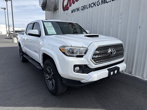 Used 2017 Toyota Tacoma TRD Sport w/ Premium & Technology Package image 31
