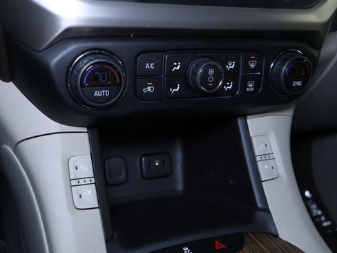 Used 2019 GMC Acadia Denali w/ Technology Package image 32