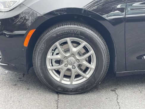 New 2026 Chrysler Pacifica Select image 11