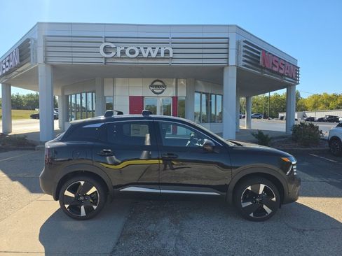 New 2026 Nissan Kicks SR w/ SR Premium Package image 2