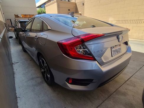 Used 2017 Honda Civic Touring image 4