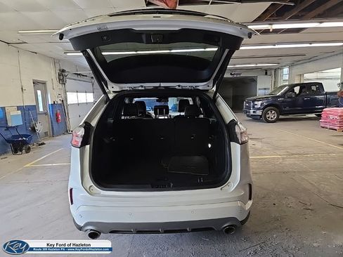 Used 2020 Ford Edge Titanium w/ Equipment Group 301A AWD/4WD image 10