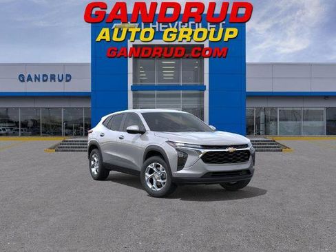 New 2026 Chevrolet Trax LS w/ LS Convenience Package FWD image 1