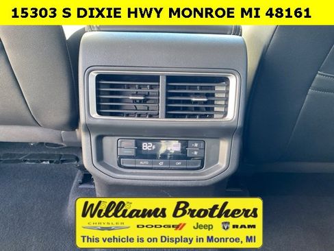 Used 2024 Volkswagen Atlas SE image 26