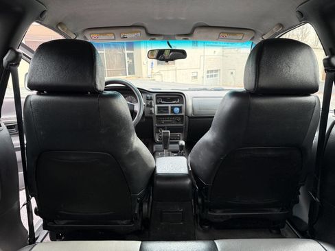 Used 2000 Isuzu VehiCROSS image 24