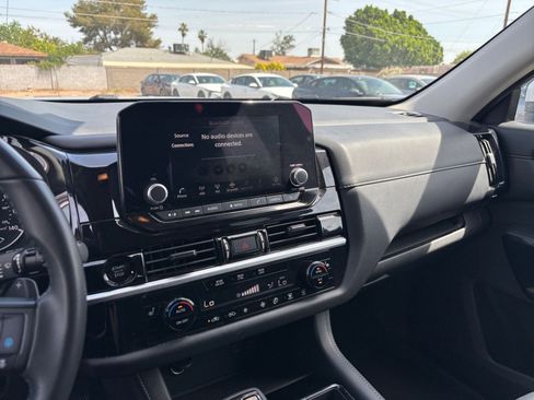 Used 2025 Nissan Pathfinder SV FWD image 36