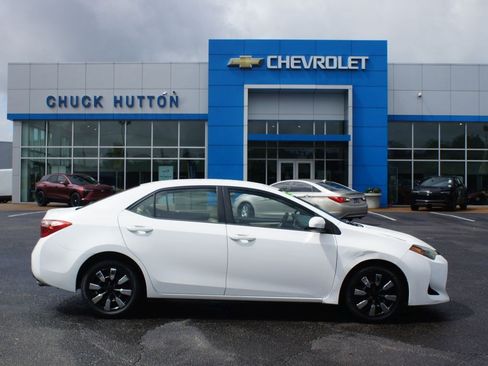 Used 2017 Toyota Corolla LE FWD image 1