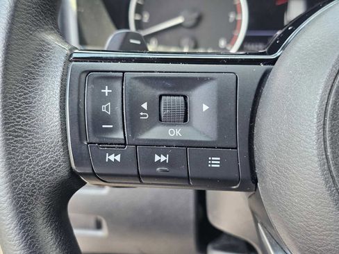Used 2022 Nissan Rogue SV image 19