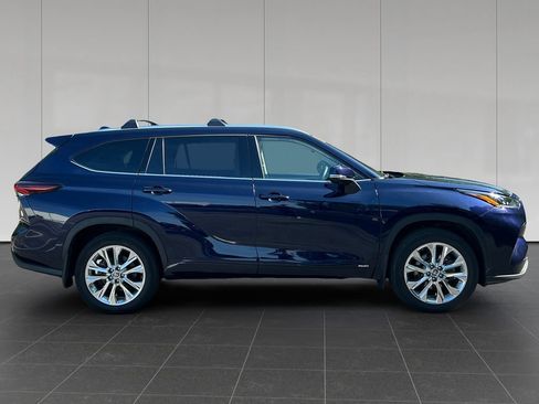 Used 2025 Toyota Highlander Limited AWD/4WD image 6