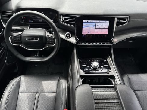 Used 2023 Jeep Wagoneer L Series III w/ Preferred Equipment Group image 8