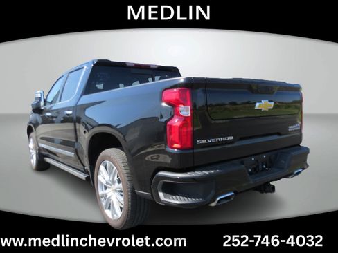 Used 2025 Chevrolet Silverado 1500 High Country w/ High Country Premium Package AWD/4WD image 7