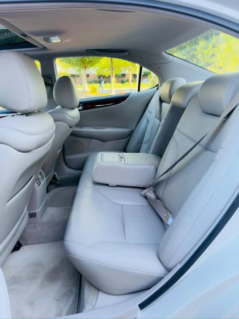 Used 2004 Lexus ES 330 w/ Premium Pkg FWD image 10