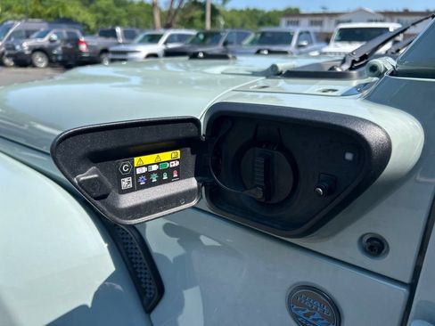 Used 2024 Jeep Wrangler Unlimited w/ Convenience Group AWD/4WD image 40