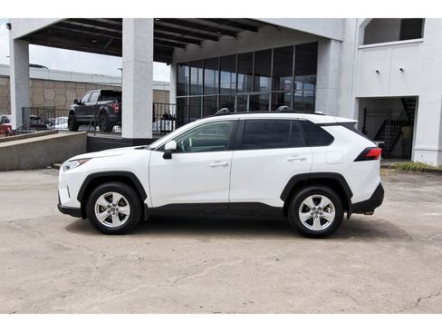 Used 2019 Toyota RAV4 XLE w/ Convenience Package FWD image 6
