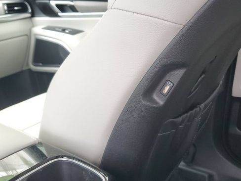 Certified 2022 Kia Telluride EX w/ EX Premium Package FWD image 16