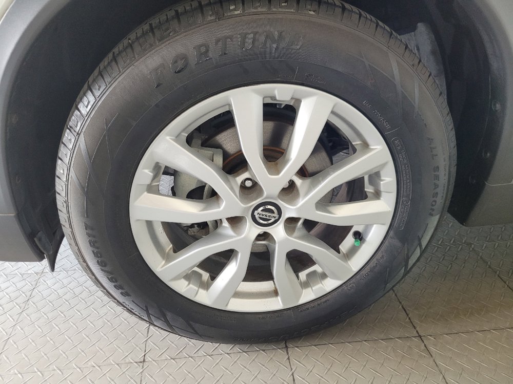 Used 2020 Nissan Rogue SV FWD image 31