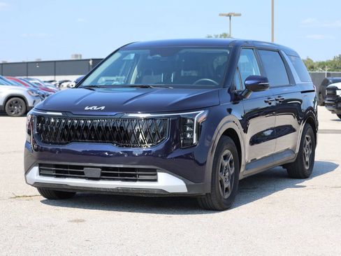 Used 2026 Kia Carnival FWD image 6