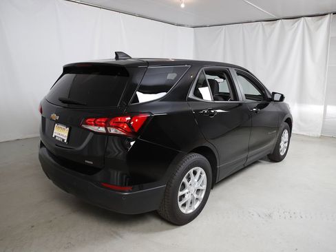 Used 2024 Chevrolet Equinox LS AWD/4WD image 3
