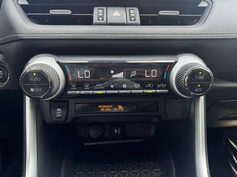 Used 2019 Toyota RAV4 XLE Premium FWD image 27