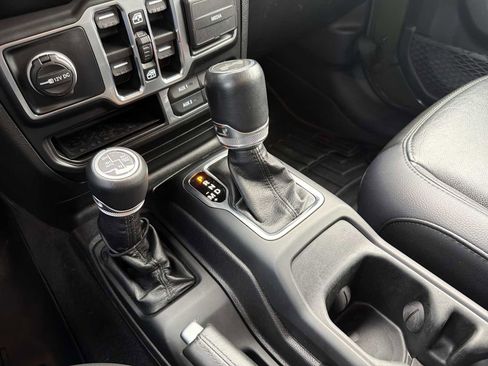 Used 2021 Jeep Wrangler Unlimited Sahara image 30