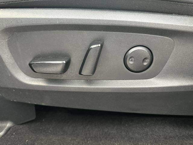 Used 2025 Nissan Pathfinder SL AWD/4WD image 19