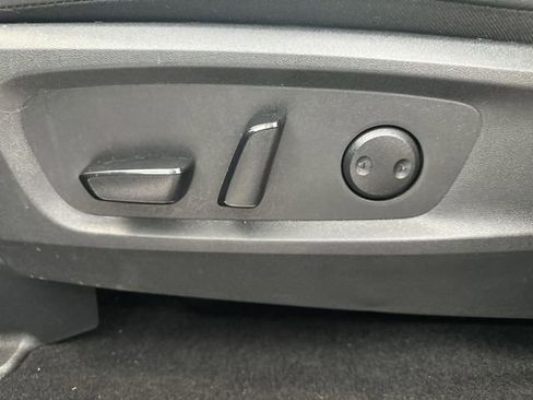 Used 2025 Nissan Pathfinder SL AWD/4WD image 19