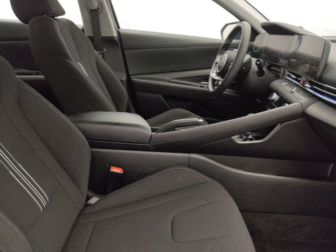 Used 2024 Hyundai Elantra SEL image 21