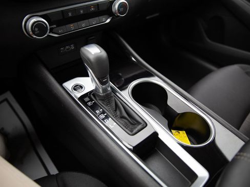 Used 2024 Nissan Altima 2.5 SV image 15